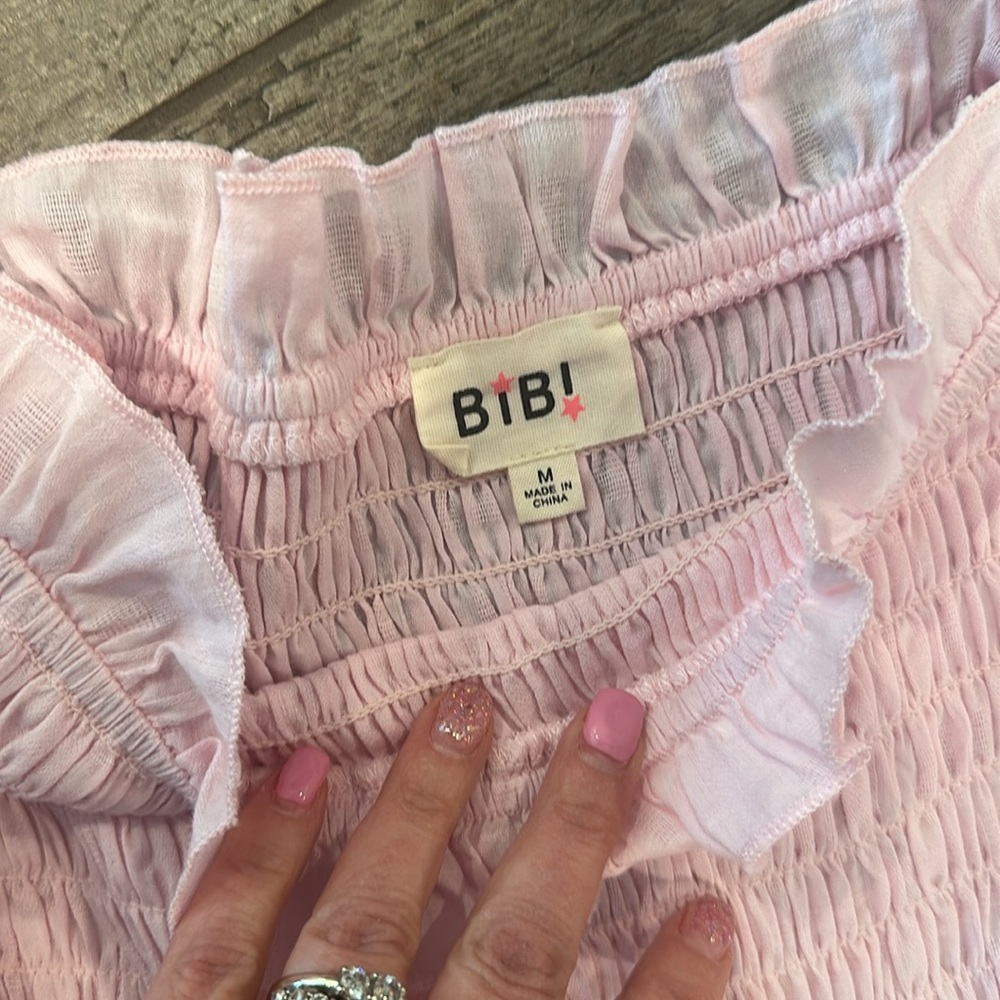 Women’s dress size medium but runs like large - Picture 3 of 4